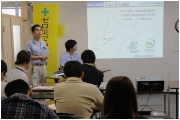 社有林の概要説明の様子