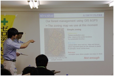 GPS・GIS活用事例の説明の様子