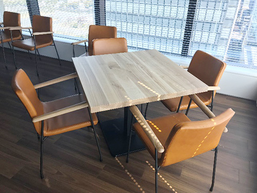 本社多目的テーブル（ヤチダモ材）