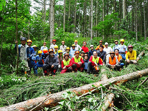 前列右からロルフ氏、フィリップ氏、シリル氏